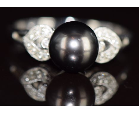 A 14k white gold ring set with a Tahitian pearl measuring approximately 8.4mm and diamonds, 3.8g, size S