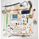 A collection of jewellery including coral necklace, Art Deco 9ct gold necklace (3.3g), silver chain,