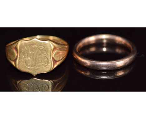 Art Deco 18ct gold signet ring (Chester 1930, 3.5g, size Q) and a 9ct rose gold wedding band (3g, size K)