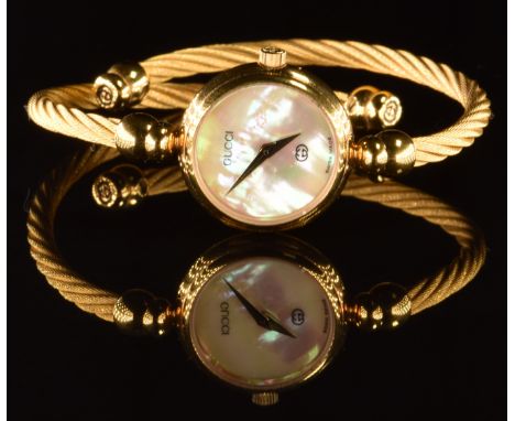 Gucci ladies wristwatch ref. 2700L with gold dauphine hands, mother of pearl dial, gold plated case and quartz movement, on g