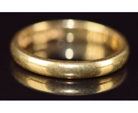 A 22ct gold wedding band / ring, 4g, size M