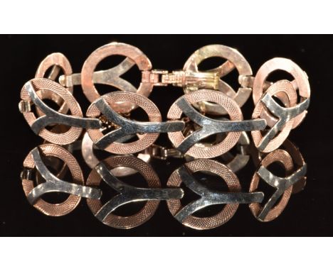 Art Deco 9ct gold bi-coloured bracelet with engine turned decoration, 15g, 18cm