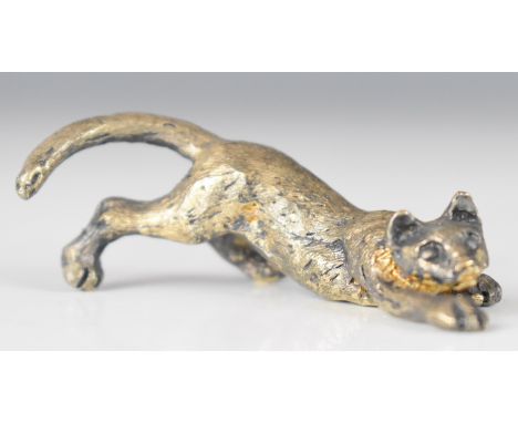 Stuart Devlin retro novelty hallmarked silver gilt model of a cat lying down, London 1984, length 5.5cm, weight 36g