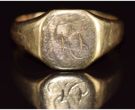 An 18ct gold signet ring, Birmingham 1940, 6.1g, size Q