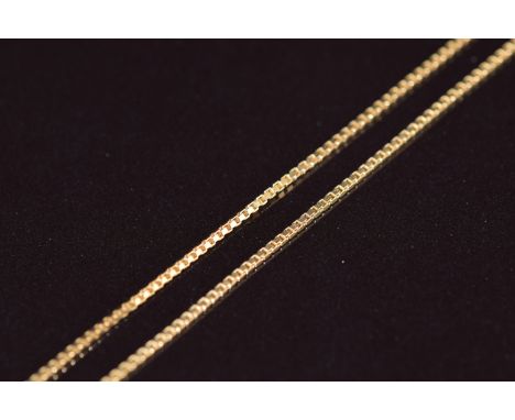 A 9ct gold chain made up of box links, 2.5g, 44cm