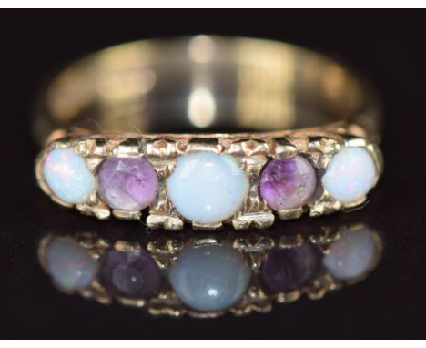 A 9ct gold ring set with three opals and two amethysts, 3.1g, size N