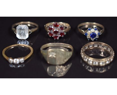 Five 9ct gold rings set with garnets, sapphires and paste (12.7g) and an 18ct gold ring set with diamonds (1.2g)