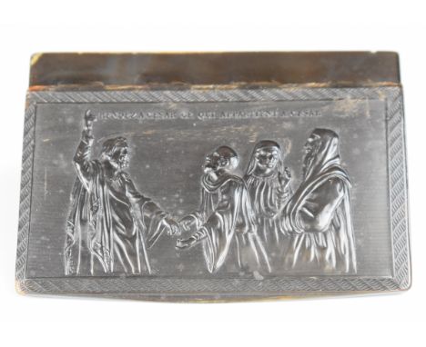 19th century carved horn snuff box with Biblical scene and phrase above 'rendez &agrave; c&eacute;sar ce qui appartient &agra