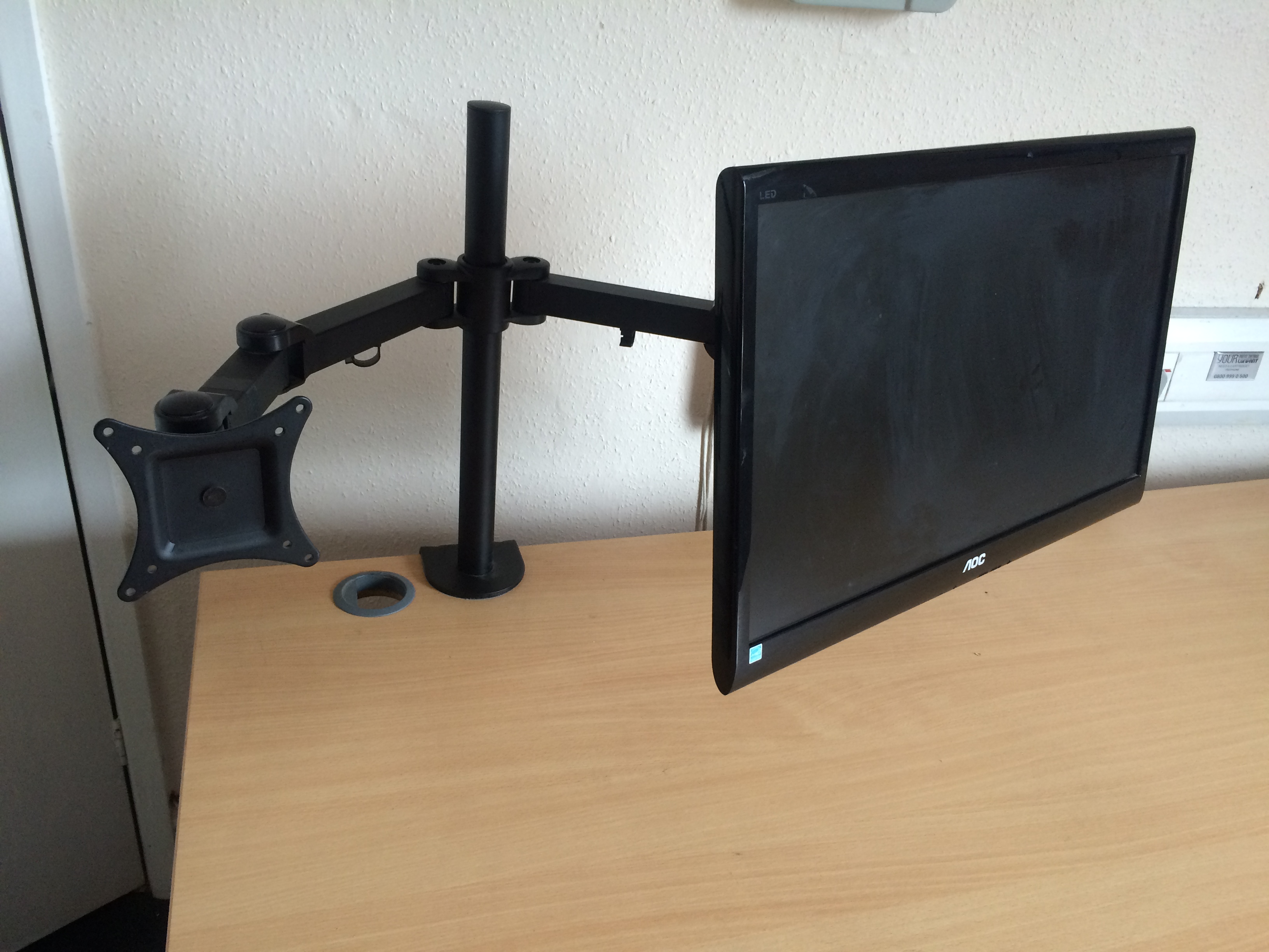 AOC LCD 19" Monitor With DeskTop Bracket Stand ( Model Number
