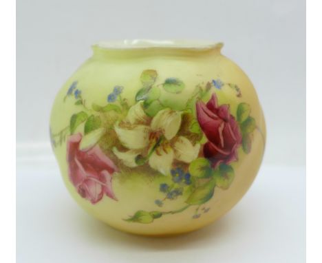 A Royal Worcester small bowl with 1914 British Flag mark, 7cm 