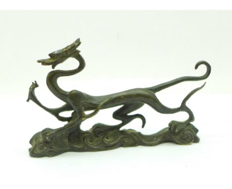 A Chinese bronze brush rest in the form of a dragon, 11.5cm 