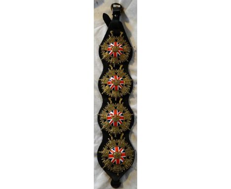 HORSE BRASSES STRAP 2002 ER II 50 YRS ROYAL WORCESTER POTS (4) 