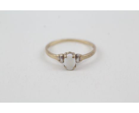 9ct gold opal soliatire ring (0.9g)