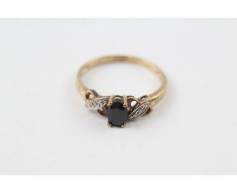 9ct gold sapphire single stone ring with diamond set shoulders (1.5g)