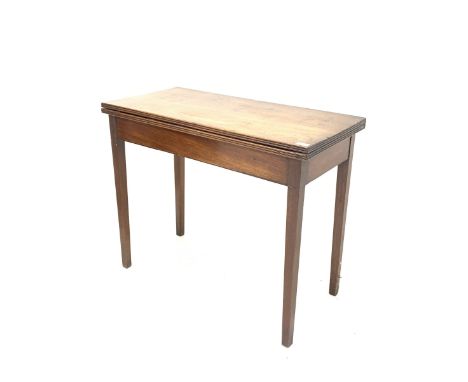 Georgian mahogany card table, the fold over top with reeded edge revealing baize lined playing surface, raised on square tape