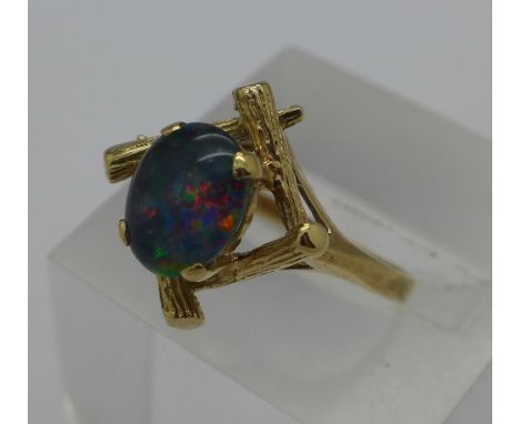 A yellow metal and doublet opal ring, 3.7g, Q