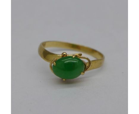 A 14k gold and jade ring, 1.6g, L