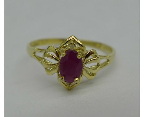 A 9ct gold and ruby ring, 1.4g, O