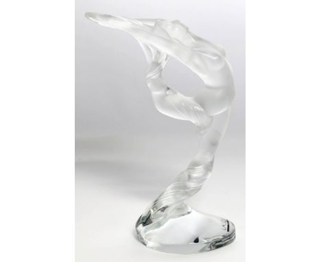 Skulptur "Acrobate", Lalique. Farbloses Kristallglas, teils matt geätzt. Etikett und Sockelkante mit diamantgerissener Sign. 