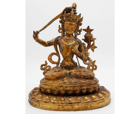 Große Skulptur des Manjushri. Vergoldete Bronze mit Türkisbesatz (wenige fehlend), 5,450 g. Boden verschlossen. Tibet. H. 34,