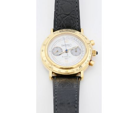 Limitierter Herrenarmbandchronograph, "Eberhard & Co.". Vergoldetes Gehäuse. Weißes Zifferblatt mit goldenen, römischen Ziffe