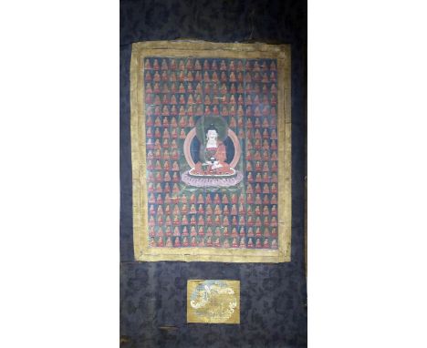 Thangka. Zentraler Buddha Shakyamuni, umgeben von 222 verschiedenen Positionen/Gesten. Mischtechnik/Stoff (besch./rest.). Tib