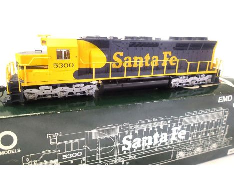 Kato EMD SD45 Santa-Fe blue/yellow, no 5300 in excellent condition, boxed. P&amp;P Group 1 (£14+VAT for the first lot and £1+