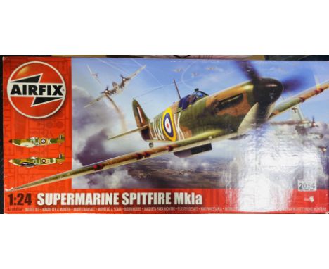 Airfix 1:24 Scale RAF Spitfire Model Kit Boxed (Contents remain unchecked for completeness) - P&amp;P Group 3 (£25+VAT for th