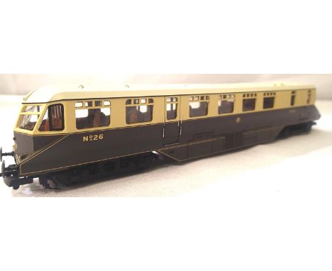 Hornby GWR railcar in chocolate/cream, no 26 in excellent condition, unboxed. P&amp;P Group 1 (£14+VAT for the first lot and 