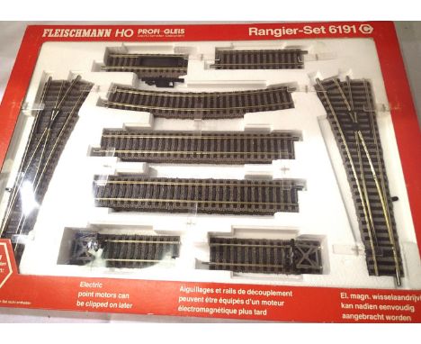 Fleischmann HO scale profi track set 6191 in near mint condition, boxed (storage wear to box). P&amp;P Group 3 (£25+VAT for t