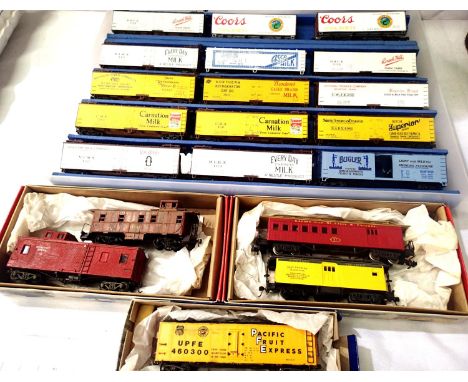 Twenty assorted American Outline HO/OO scale box cars, caboose, coach, mostly in very good condition, unboxed. P&amp;P Group 