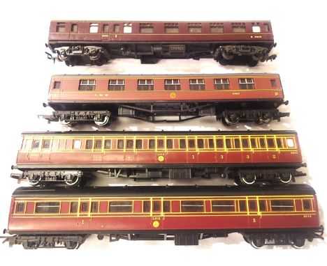 Four OO scale coaches, all LMS Livery; Hornby x1, Triang x2, Trix x1, mostly in very good condition, unboxed. P&amp;P Group 1