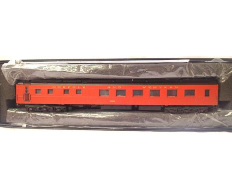 Bachmann Spectrum 89414 twelve wheel dining car, Norfolk and Western in excellent condition, boxed. P&amp;P Group 1 (£14+VAT 