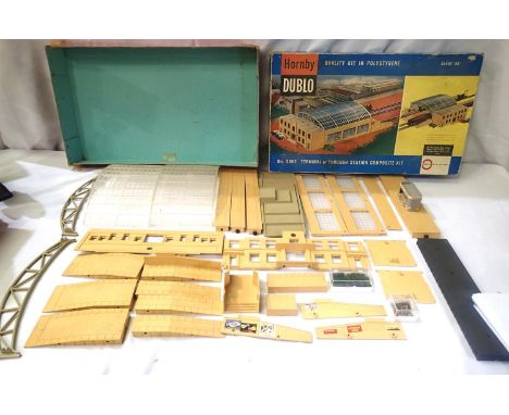 Hornby Dublo 5083 Terminal/through station kit. Appears complete, unchecked. P&P Group 2 (£18+VAT for the first lot and £3+VA