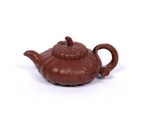 Yixing squat teapot Chinese with raised leaves to the lid and body, seal mark to the base, 17cm