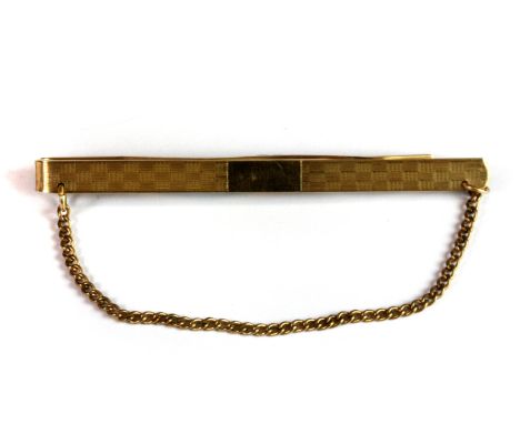 A vintage 9ct yellow gold "front and back" tie clip, L. 7cm.