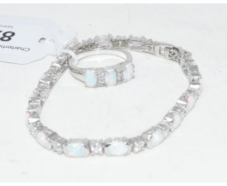 A silver and opal line bracelet and a matching ring (2)

Modern 