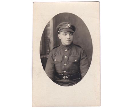 Machine Gun Corps WWI-Photographic portrait postcard of a machine gun corps soldier, clear insignia0