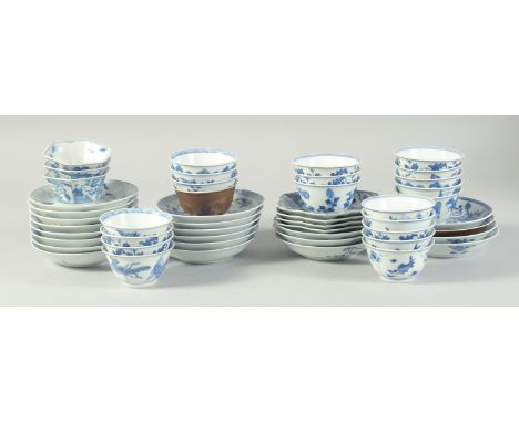 A COLLECTION OF CHINESE BLUE AND WHITE TEA BOWLS AND SAUCERS, (qty).