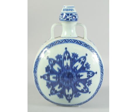 A CHINESE BLUE AND WHITE PORCELAIN TWIN HANDLE MOON FLASK, 30.5cm high.