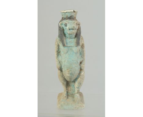 AN UNUSUAL POSSIBLY ANCIENT EGYPTAIN USHABTI FIGURE, 12.5cm high.