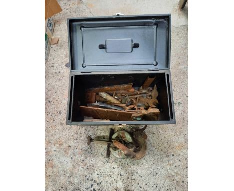 METAL BOX WITH VARIOUS HAND TOOLS &amp; A MOLE BENCH GRINDER
