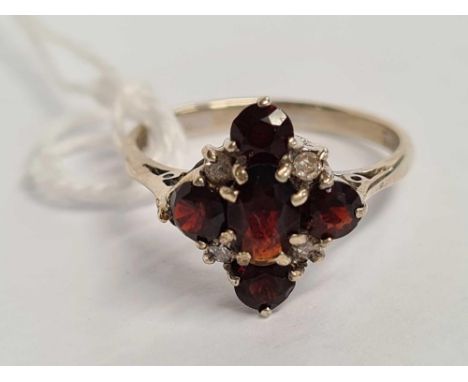 9ct WHITE GOLD 5 STONE GARNET CLUSTER RING