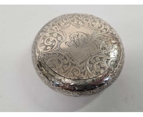 SILVER SQUEEZE SNUFF / TOBACCO BOX, SCROLL ENGRAVED, B'HAM 1907 WITH GILT INTERIOR, APPROX 55g