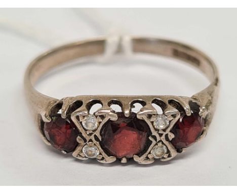 9ct GARNET &amp; DIAMOND 7 STONE RING