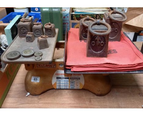 VINTAGE W&amp;T AVERY LTD PARCEL SCALE WITH VARIOUS WEIGHTS MARKED GPO &amp; BROAD ARROW &amp; VARIOUS RED COIN BAGS