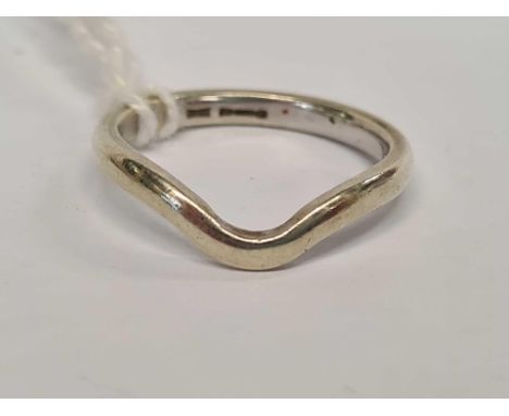A 9ct WHITE GOLD RING