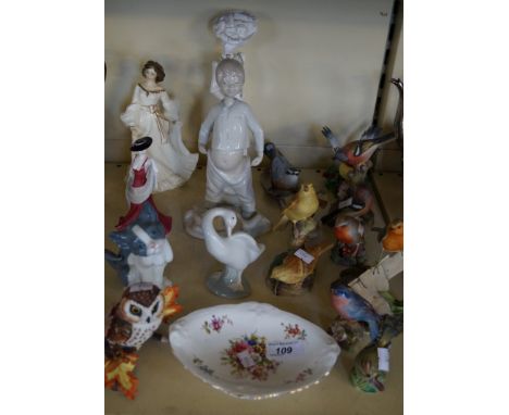 a mixed lot of assorted ceramics to include Lladro cat, Royal Worcester, Border Fine Arts and further ceramic models of birds