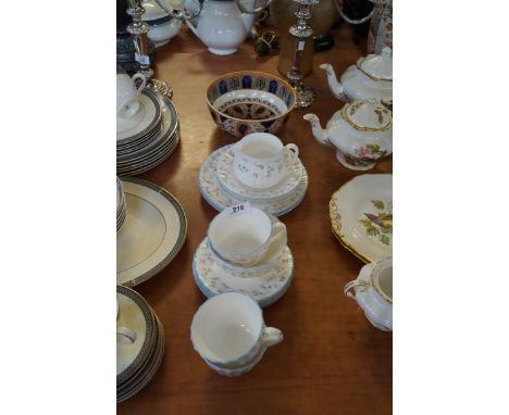 A mixed lot of assorted ceramics to include Wedgwood Indian pattern bowl, Royal Worcester Forget Me Not part service.