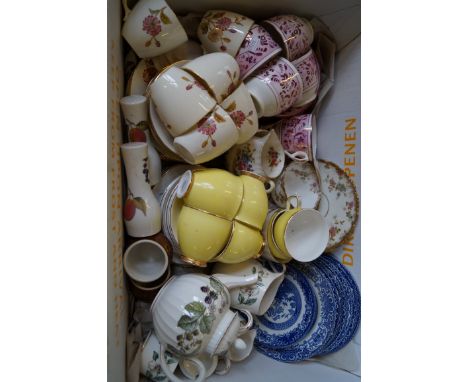 A mixed lot of assorted ceramics and tea services to include Royal Worcester 'Lavina' teapot, Sunderland lustre tea cups and 